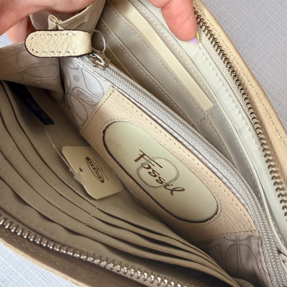 Fossil Leather Zip-Around Wallet in Light Cream - Picture 3 of 4